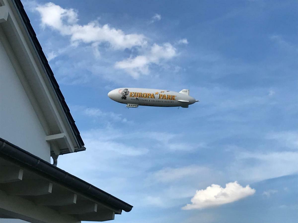 Ferienwohnung Am Zeppelin Hangar FDH Esterno foto